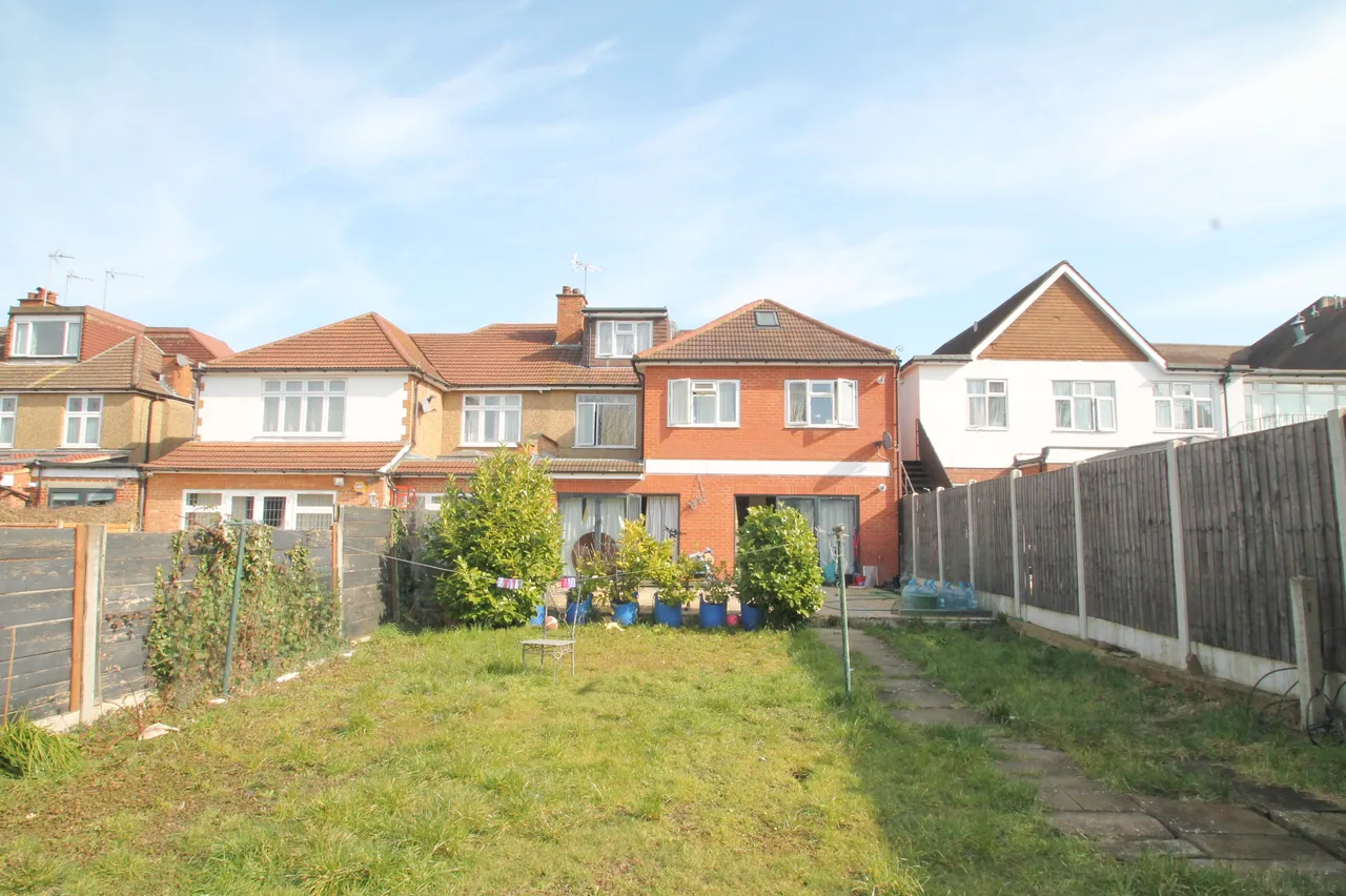 5 bed house for sale, Churchill Avenue, Harrow, HA3