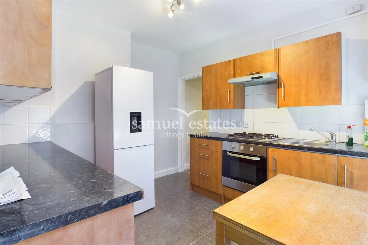 Colliers Wood, London, SW19, photo 2