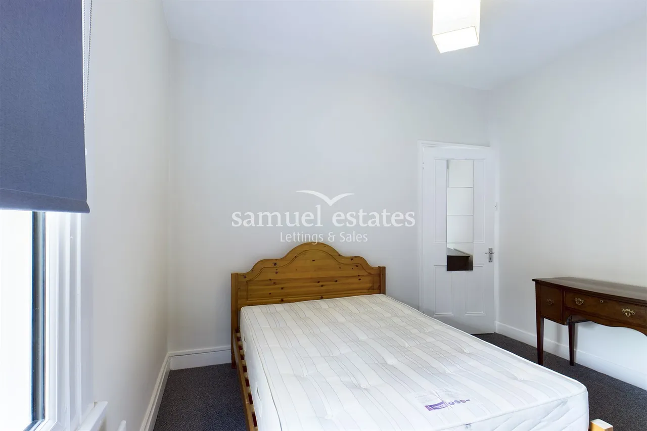 Colliers Wood, London, SW19, photo 3