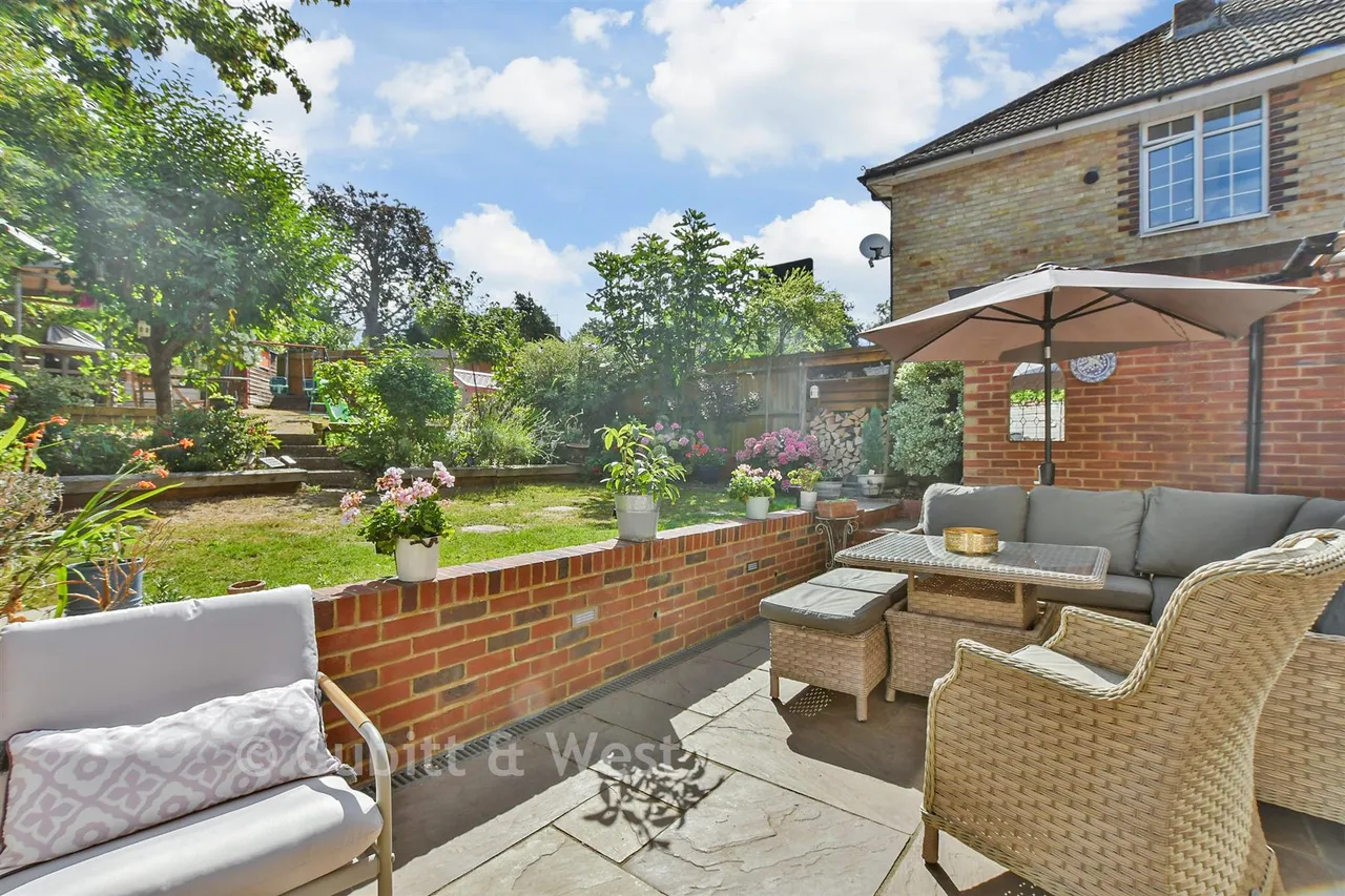 Oveton Way, Bookham, KT23, photo 2