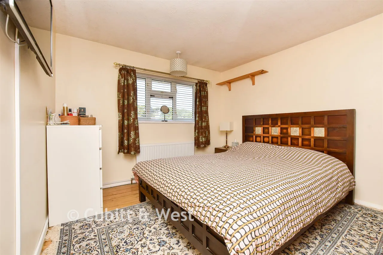 Oveton Way, Bookham, KT23, photo 7