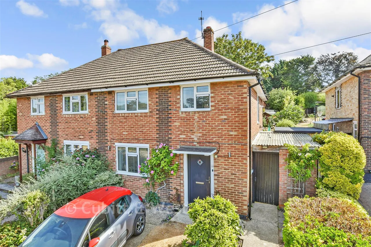 3 bed house for sale, Oveton Way, Bookham, KT23