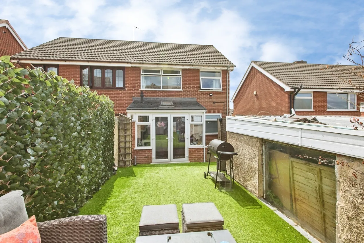 3 bed house for sale, Derwent Close, Castle Gresley, DE11