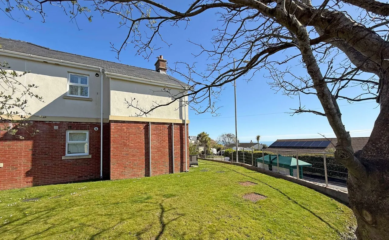 Amlwch Road, Benllech, photo 17