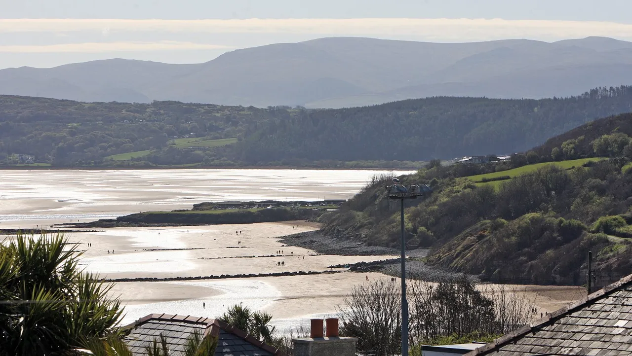 Amlwch Road, Benllech, photo 9