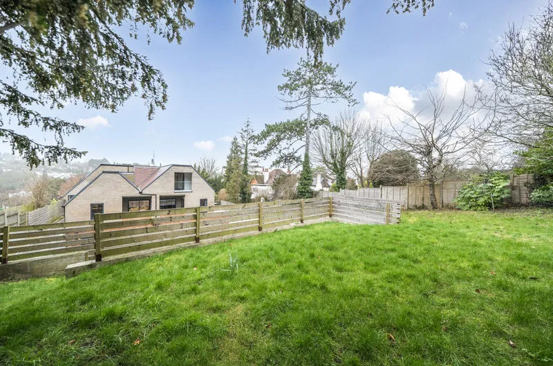 Haydn Avenue, Purley CR8 4AG, photo 17