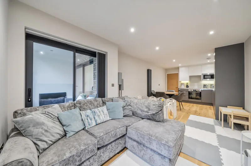 2 bed flat for sale — Haydn Avenue, Purley CR8 4AG