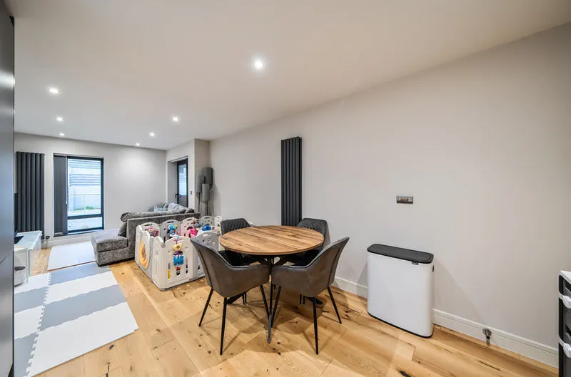 Haydn Avenue, Purley CR8 4AG, photo 3