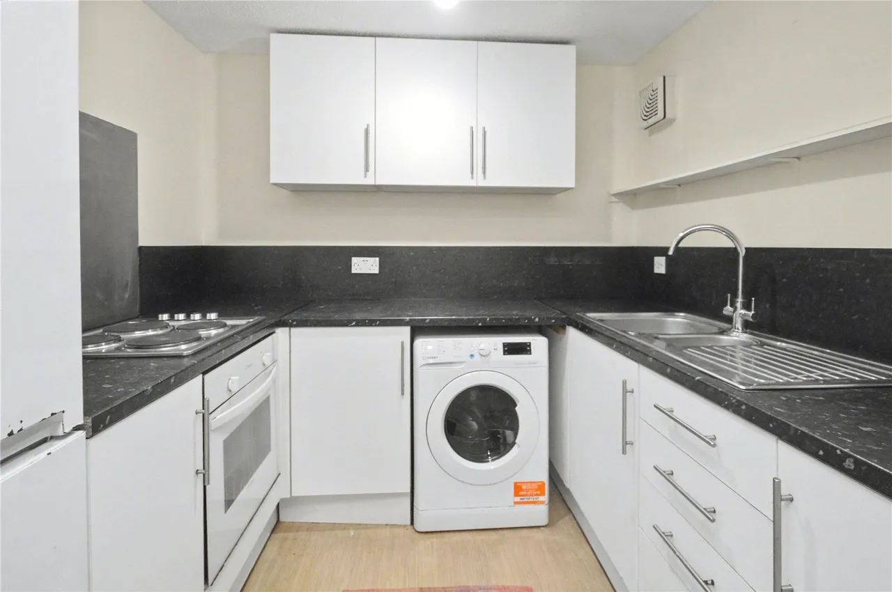 Gardeners Court, Leeds, LS10, photo 2