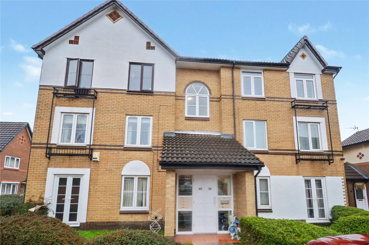 2 bed flat for sale, Gardeners Court, Leeds, LS10