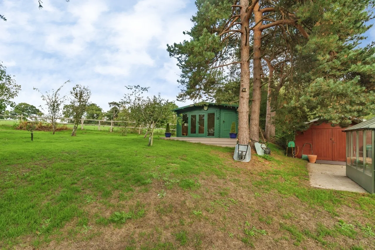 Lions Green, TN21, photo 27