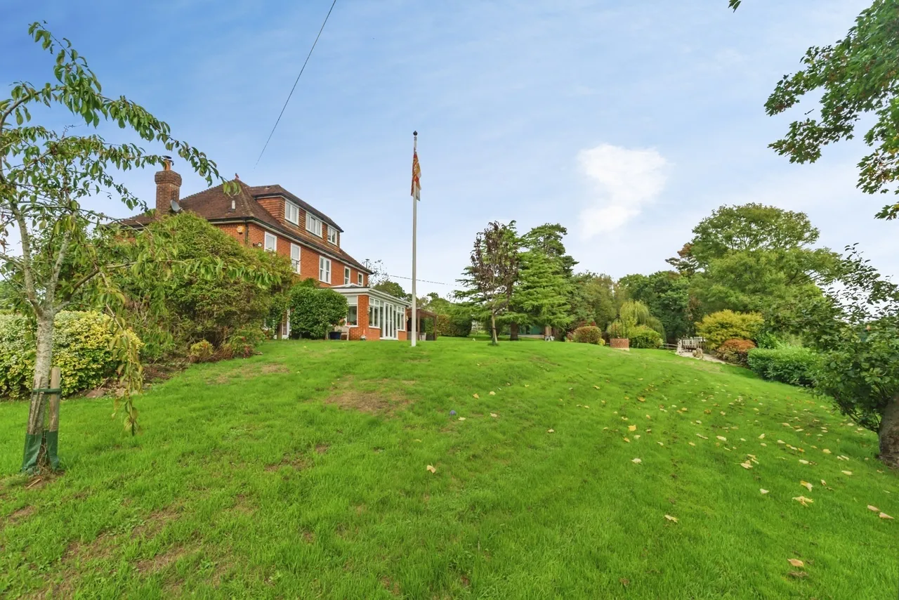 Lions Green, TN21, photo 22