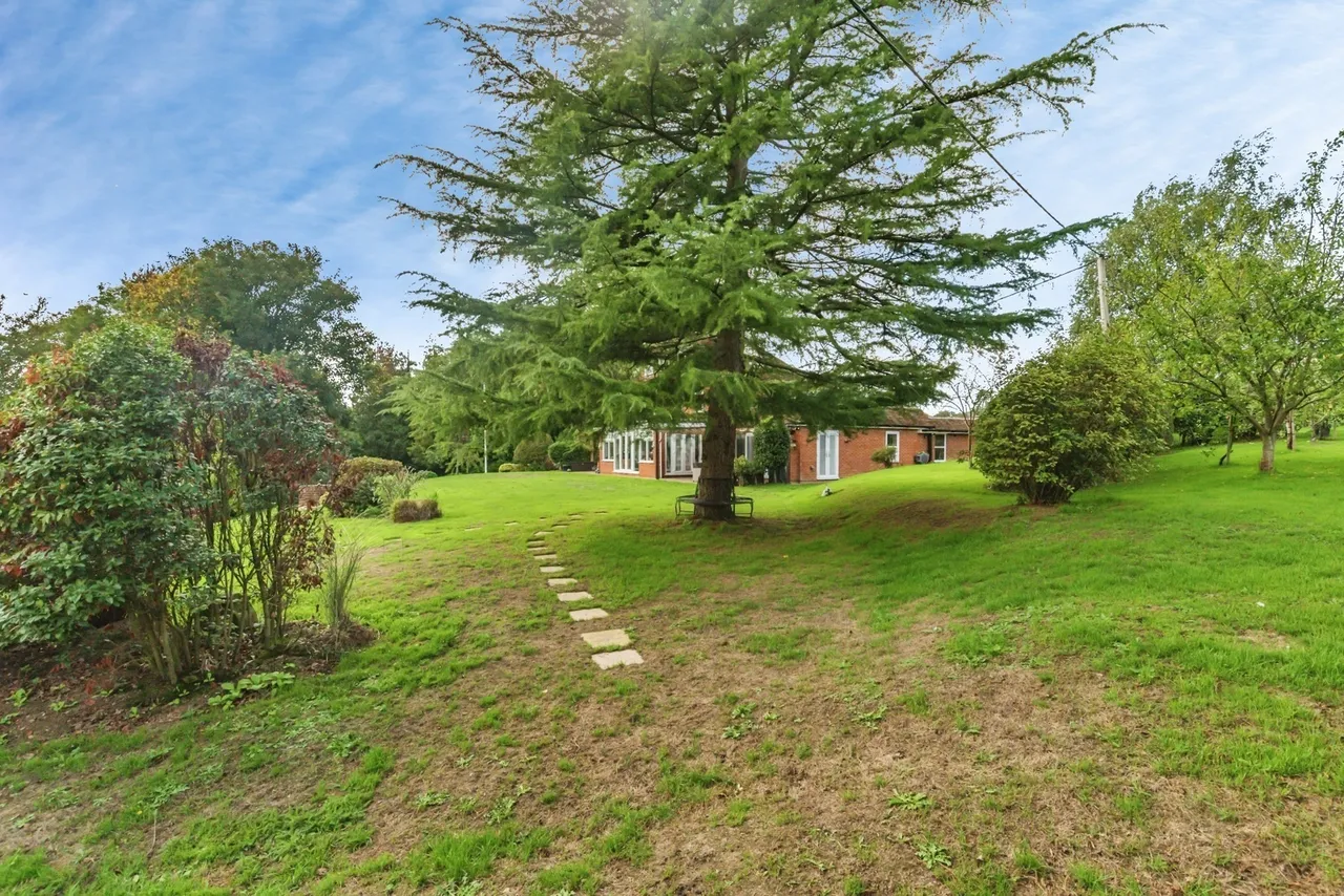 Lions Green, TN21, photo 28
