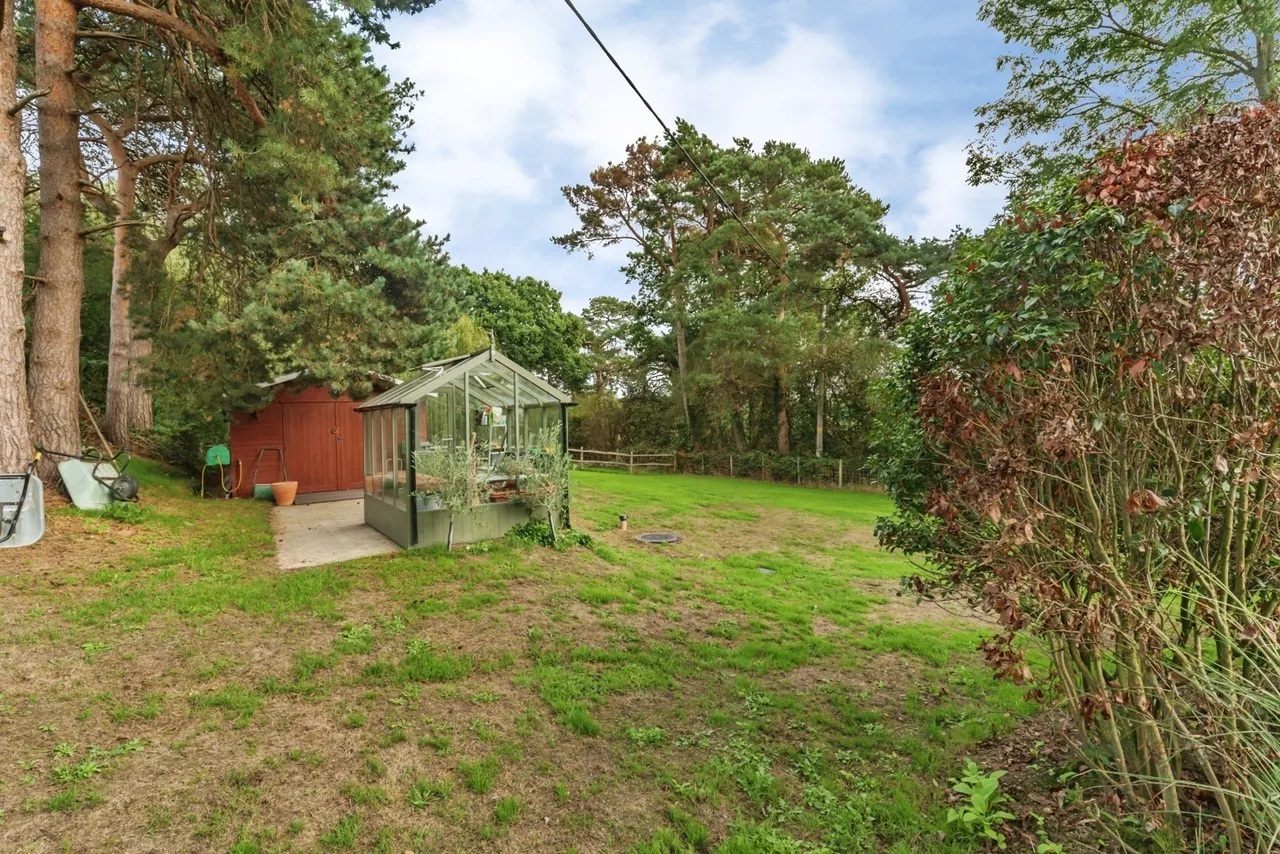 Lions Green, TN21, photo 26