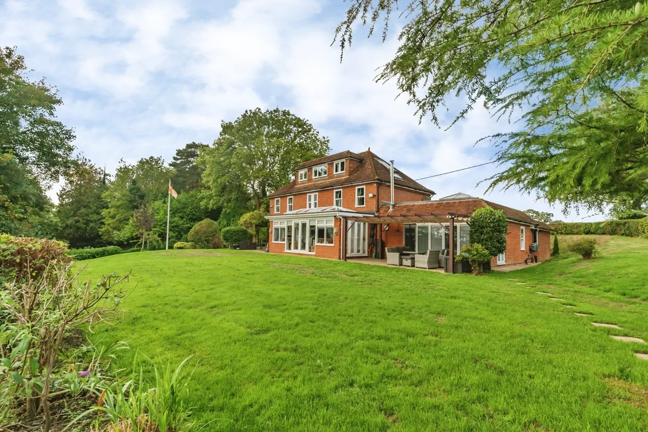 Lions Green, TN21, photo 4