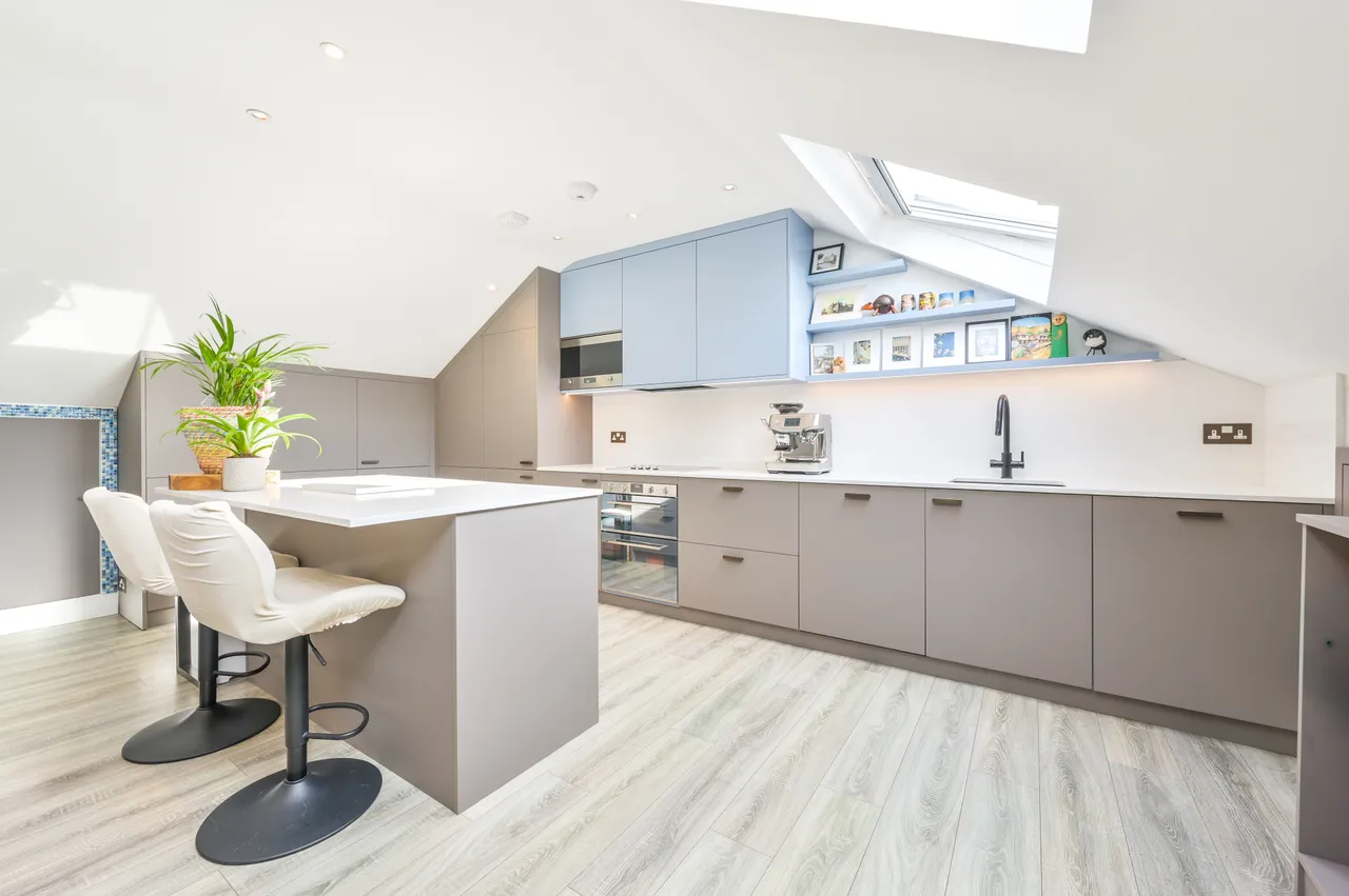 Brentford, TW8, photo 5