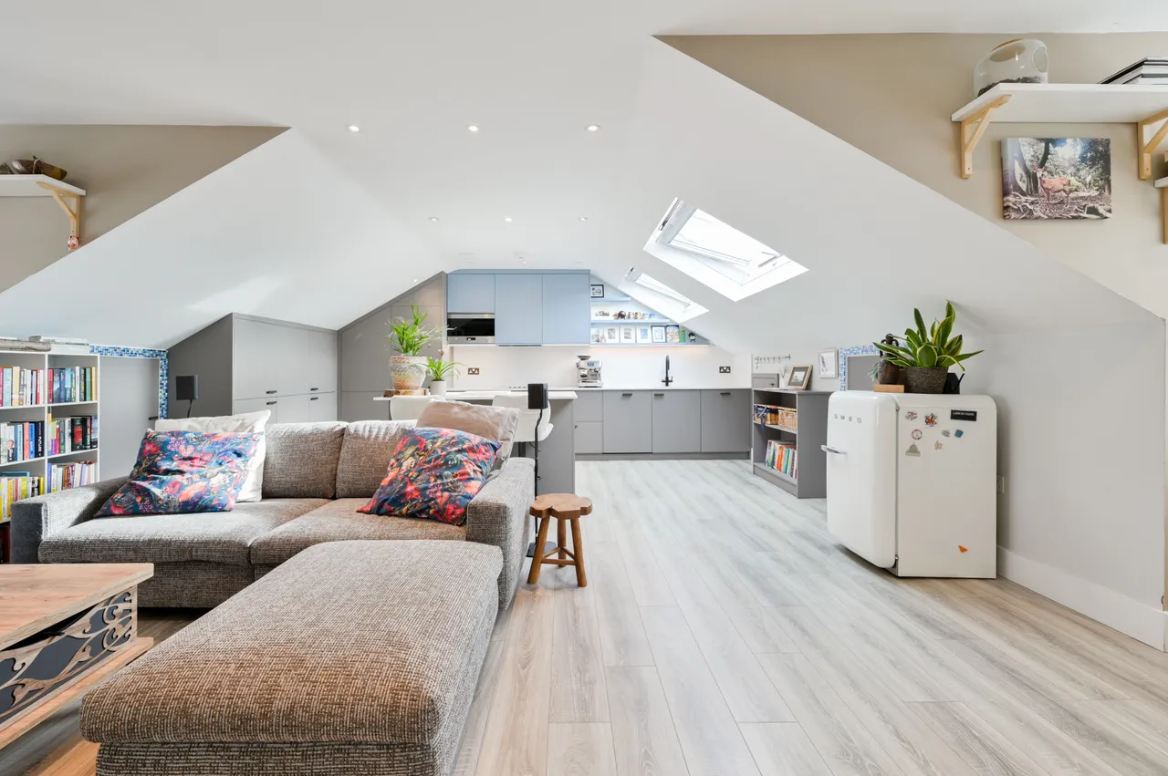 Brentford, TW8, photo 2