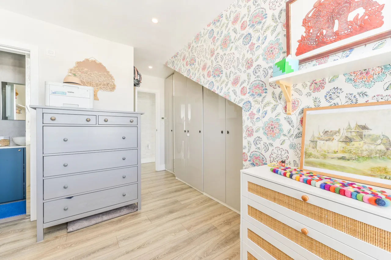 Brentford, TW8, photo 9