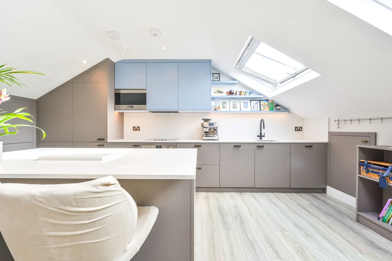 Brentford, TW8, photo 4