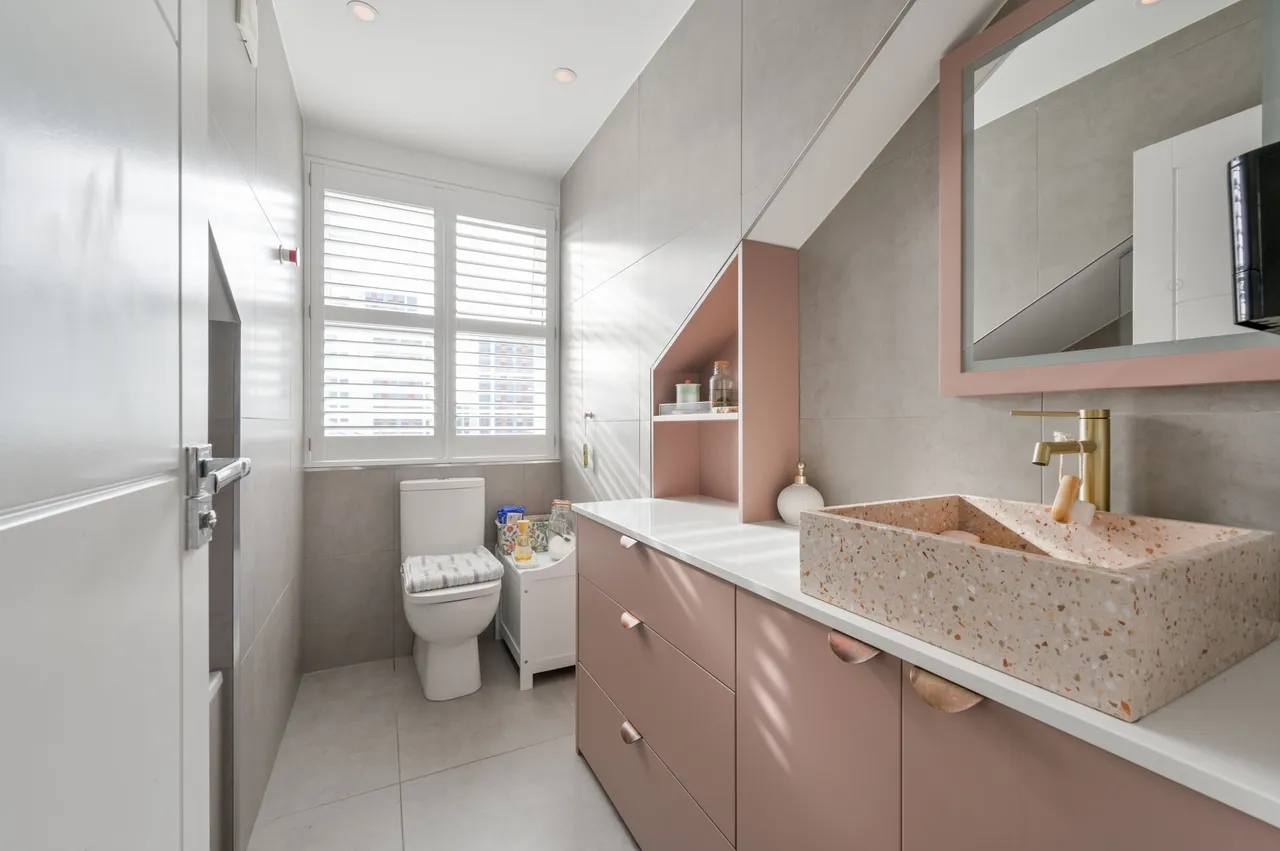 Brentford, TW8, photo 11