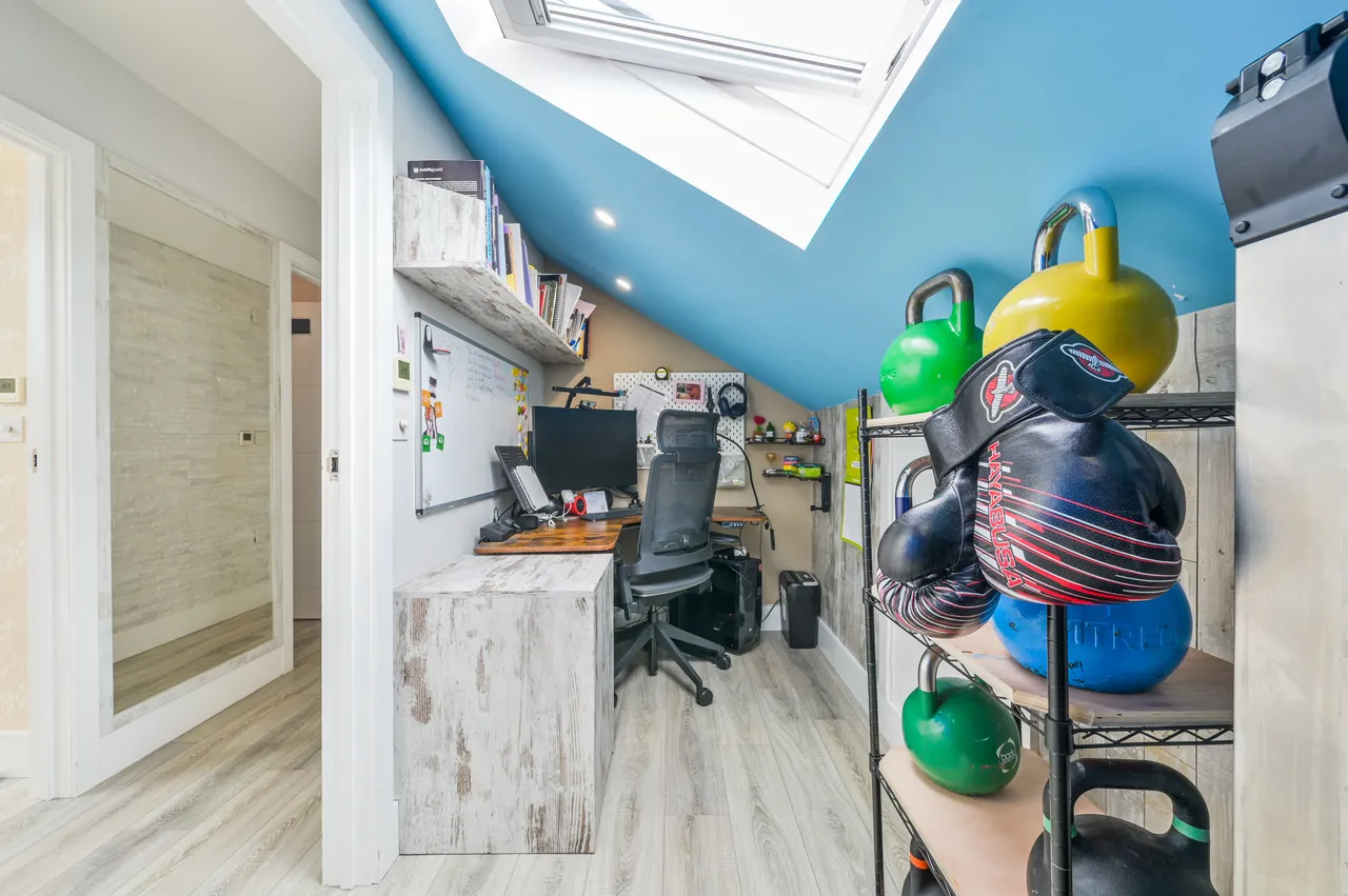 Brentford, TW8, photo 12