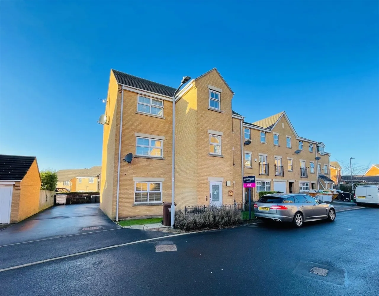 2 bed flat for sale, Alred Court, Bradford, BD4