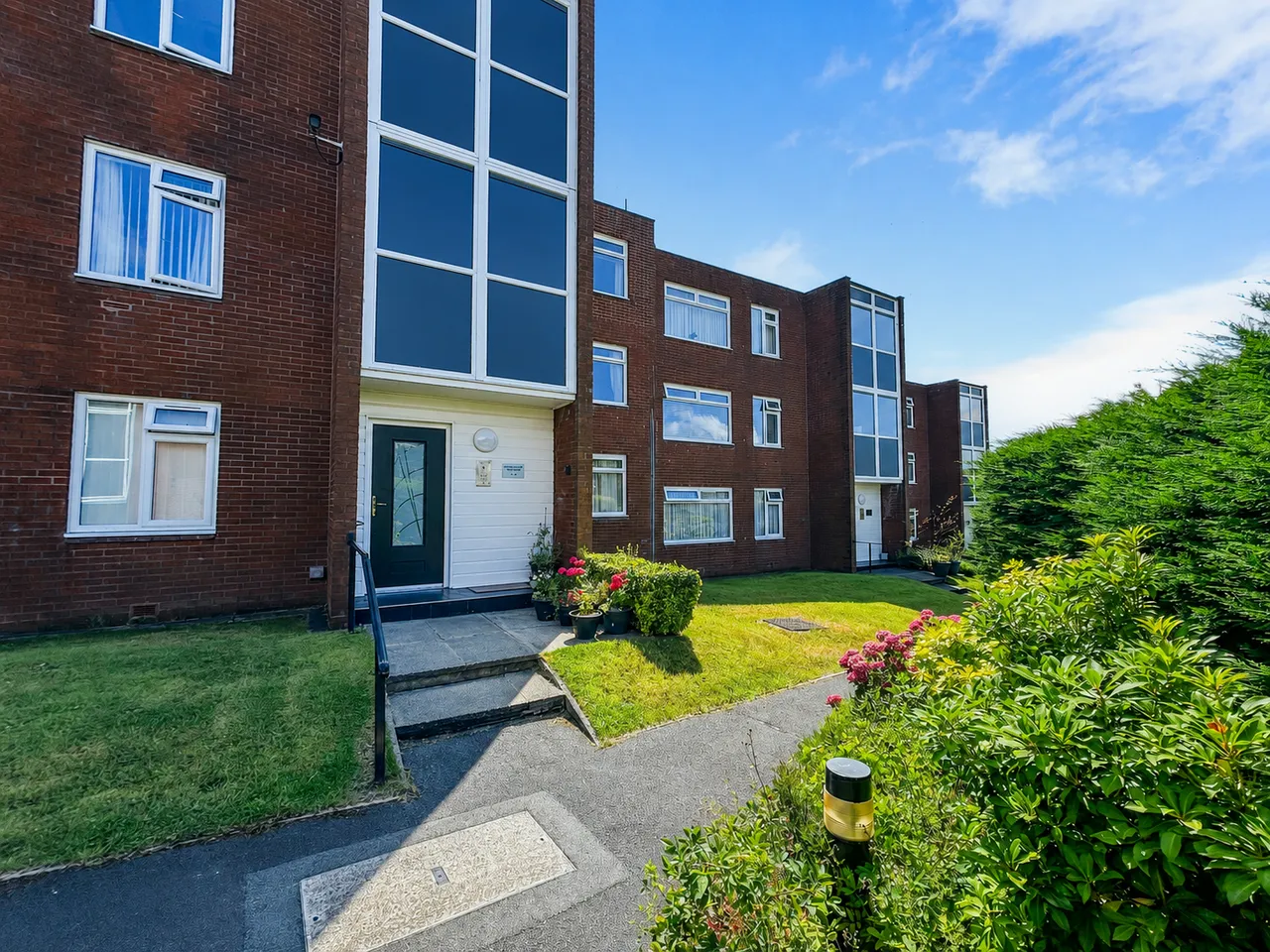 2 bed flat for sale — Victoria Court Stocks Park Drive, Horwich, Bolton, BL6 6DF