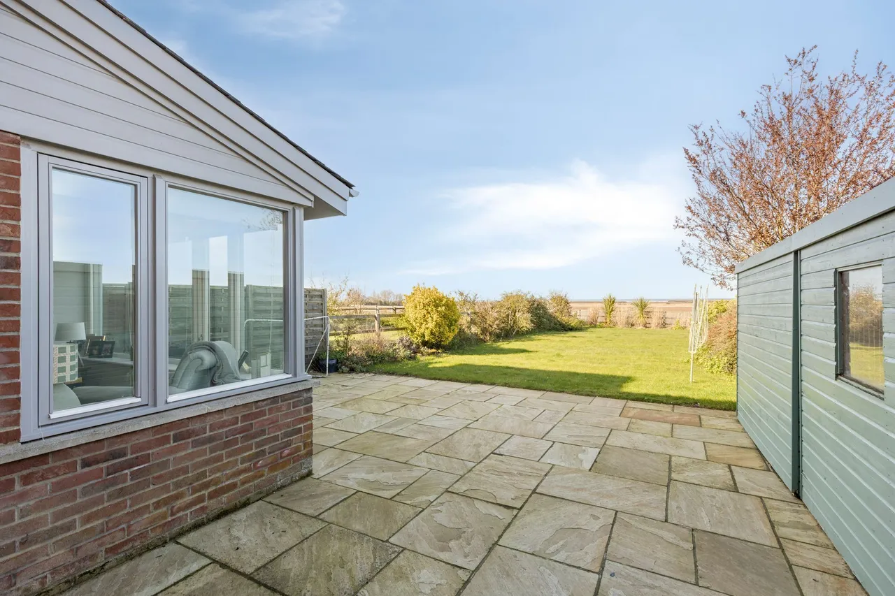 A Serene Retreat with Sunlit Gardens, photo 16
