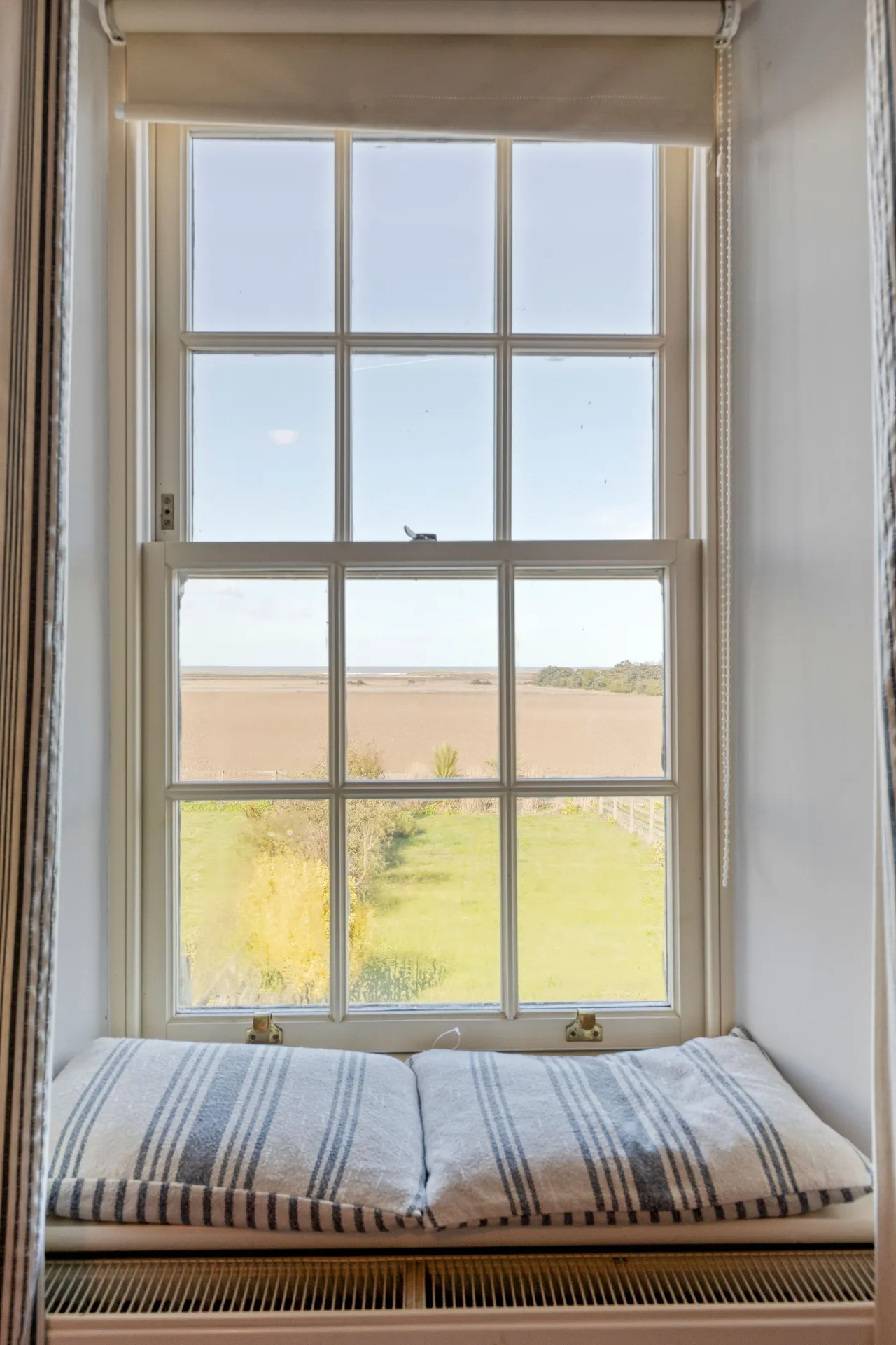 A Serene Retreat with Sunlit Gardens, photo 13