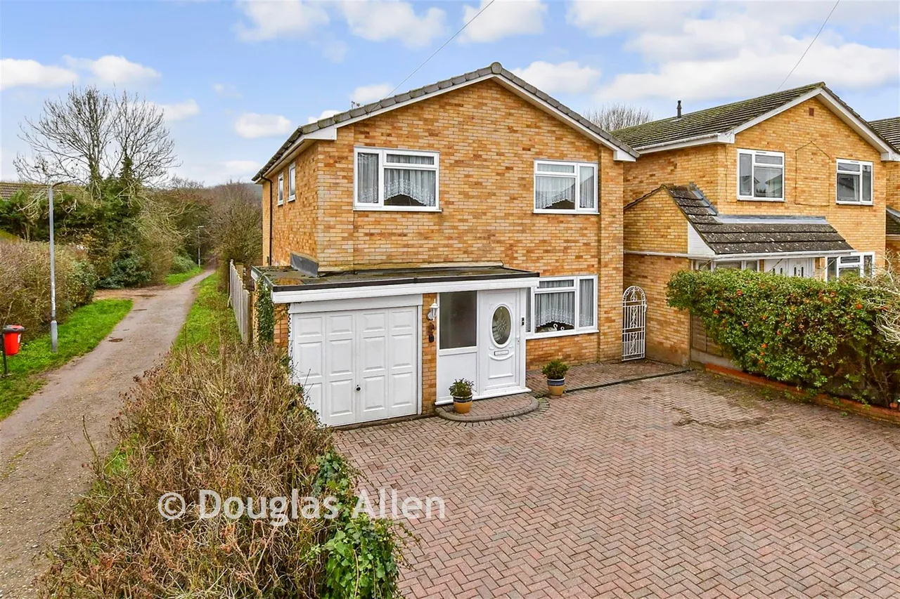 4 bed house for sale, Great Berry Lane, Langdon Hills, SS16