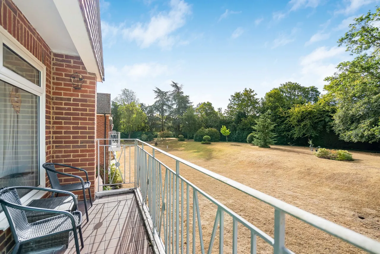 Broom Hall, Oxshott, KT22, photo 10