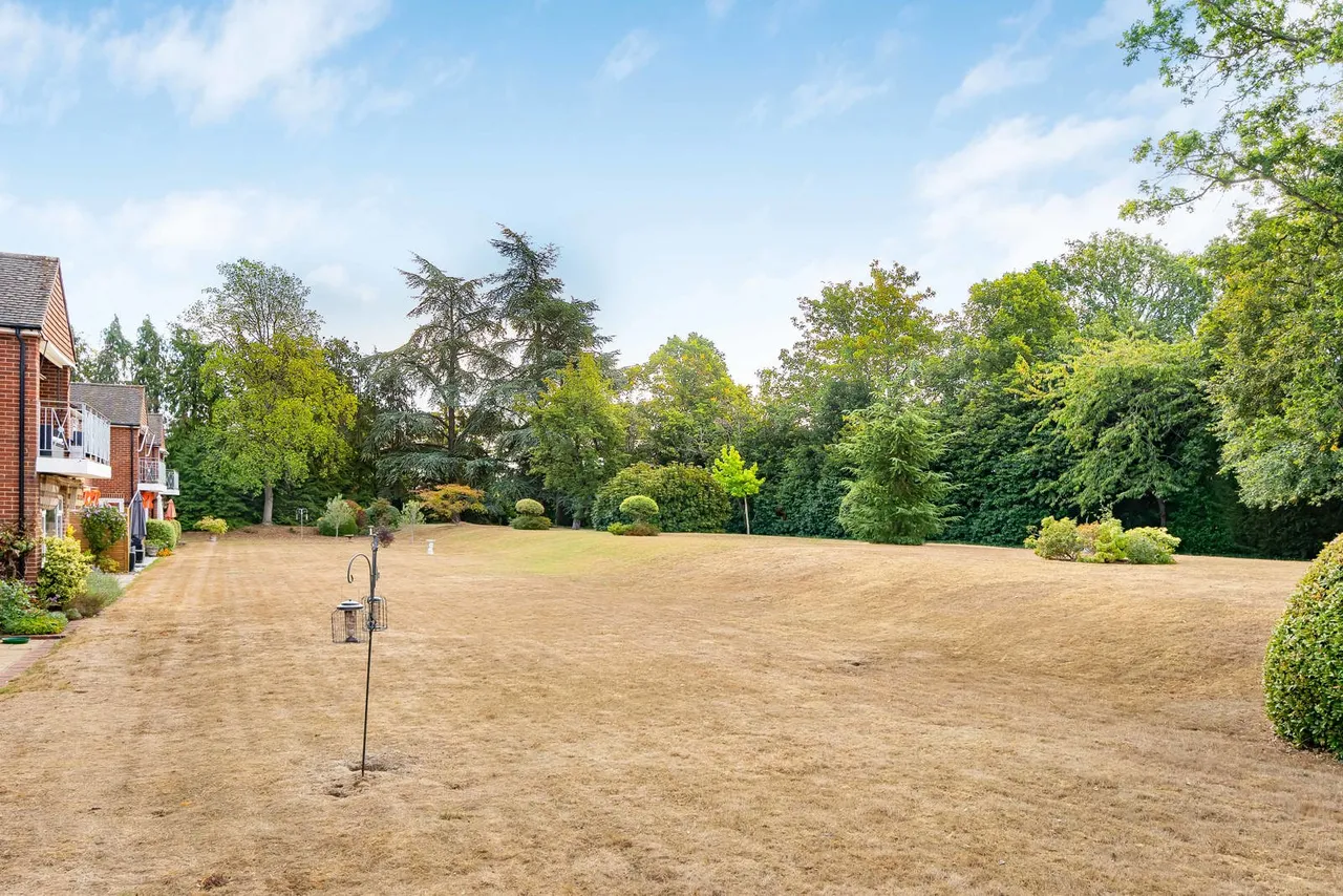 Broom Hall, Oxshott, KT22, photo 13