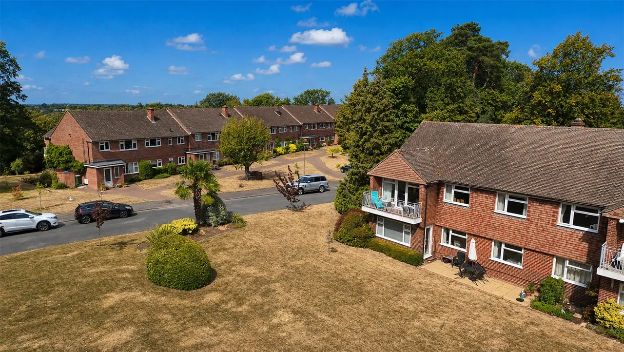 Broom Hall, Oxshott, KT22, photo 22