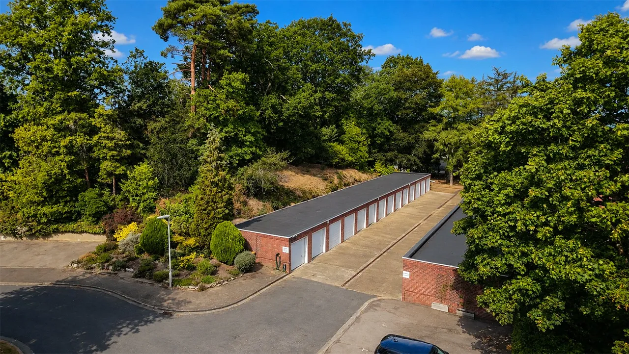 Broom Hall, Oxshott, KT22, photo 21
