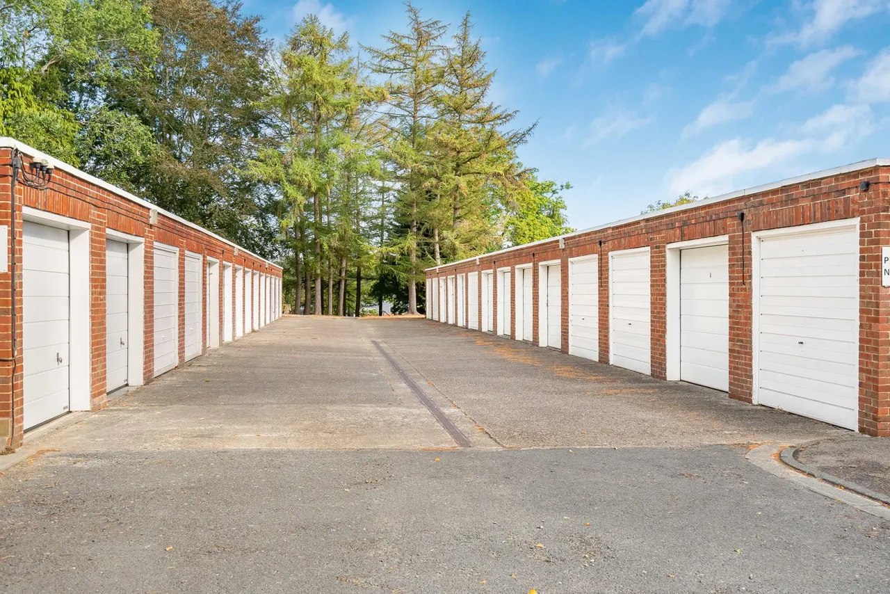 Broom Hall, Oxshott, KT22, photo 15