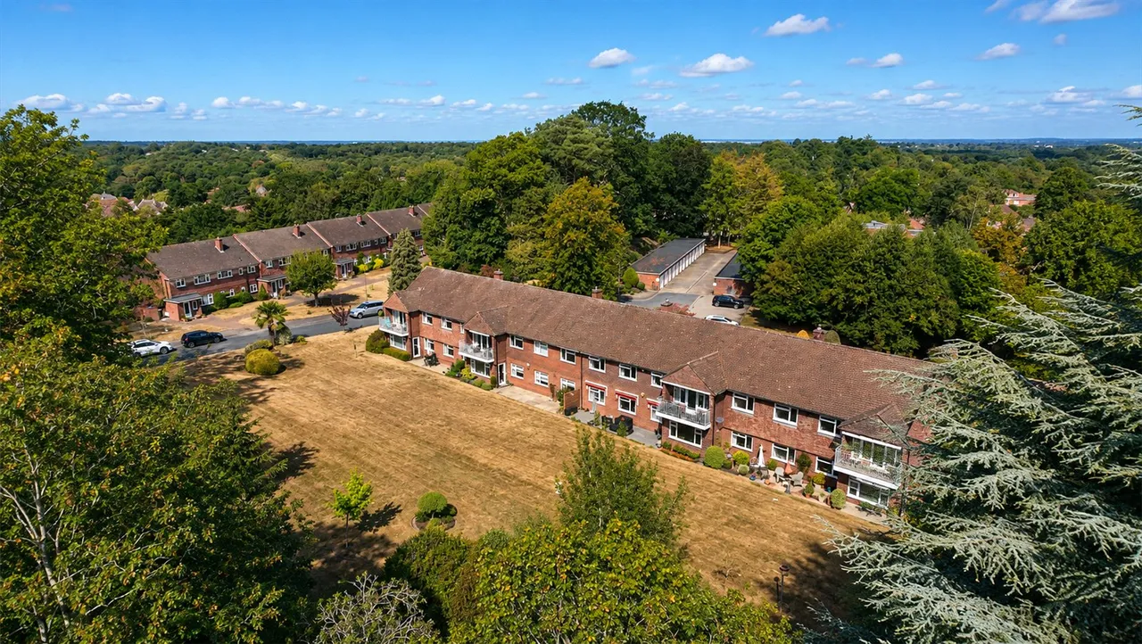 Broom Hall, Oxshott, KT22, photo 23