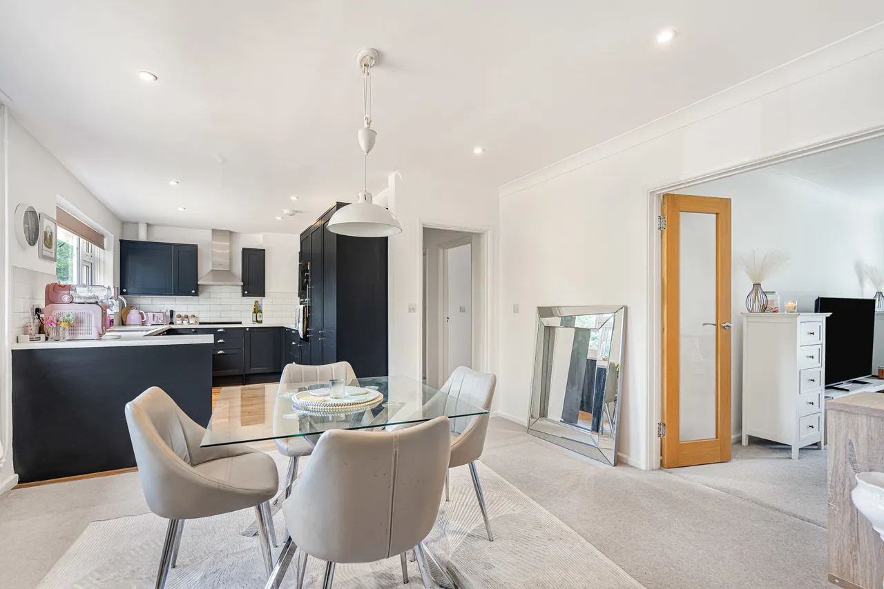 Broom Hall, Oxshott, KT22, photo 3
