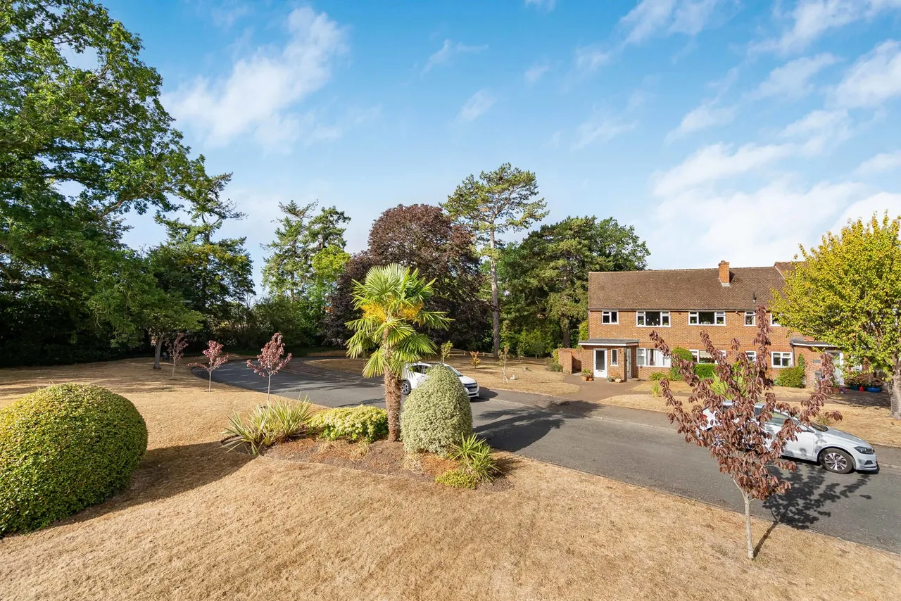 Broom Hall, Oxshott, KT22, photo 9