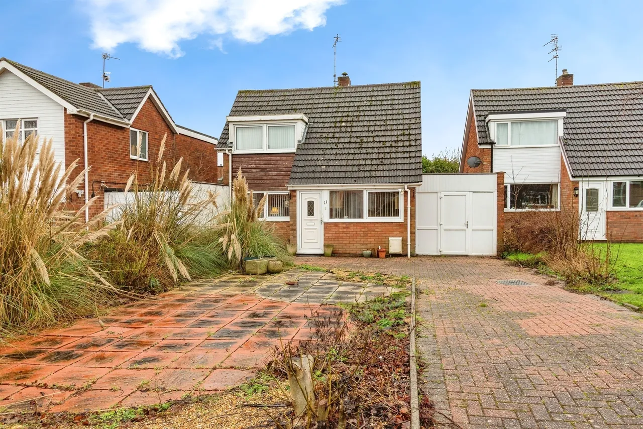 2 bed house for sale — Darnford Close, Stafford
