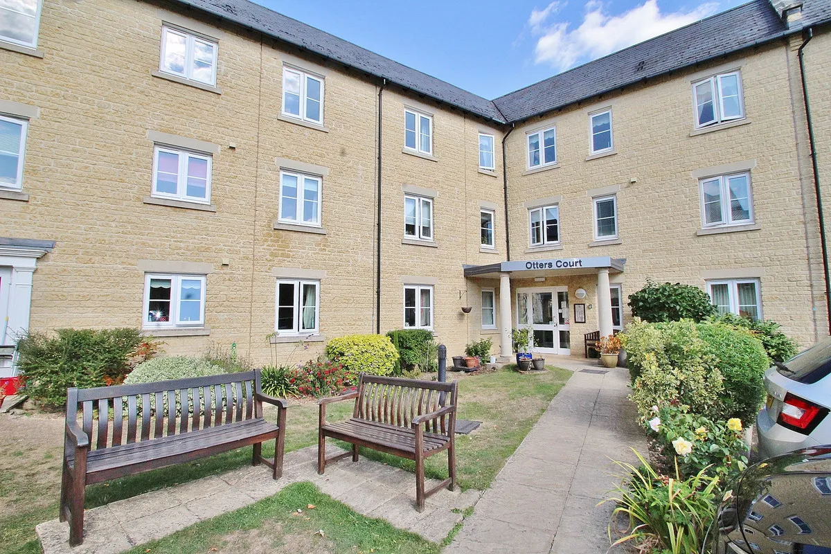2 bed flat for sale, Otters Court, Witney