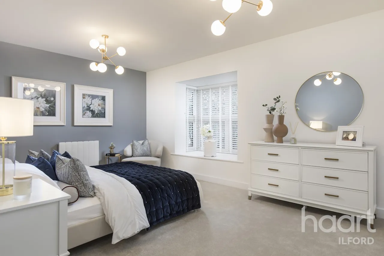 4 bed house for sale, Wessex Close, London, IG3