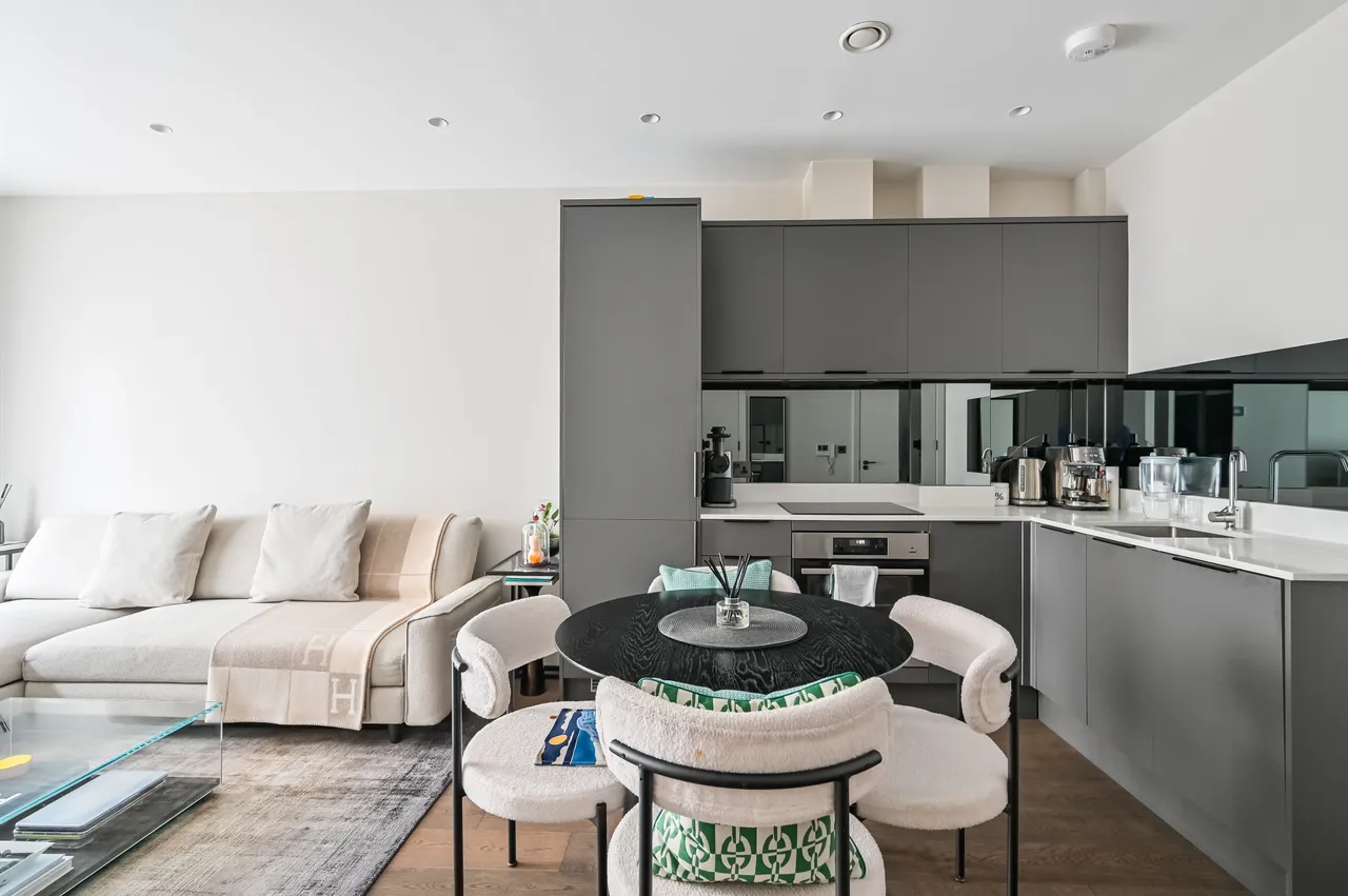 London, E14, photo 3