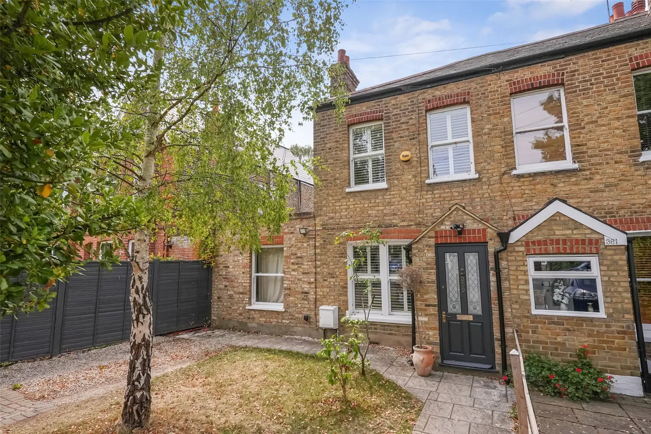 4 bed house for sale — Hanworth Road, Hampton, TW12 3EJ