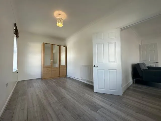 The Crescent, Slough, SL1, photo 5