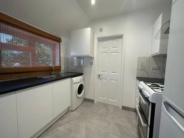 The Crescent, Slough, SL1, photo 3