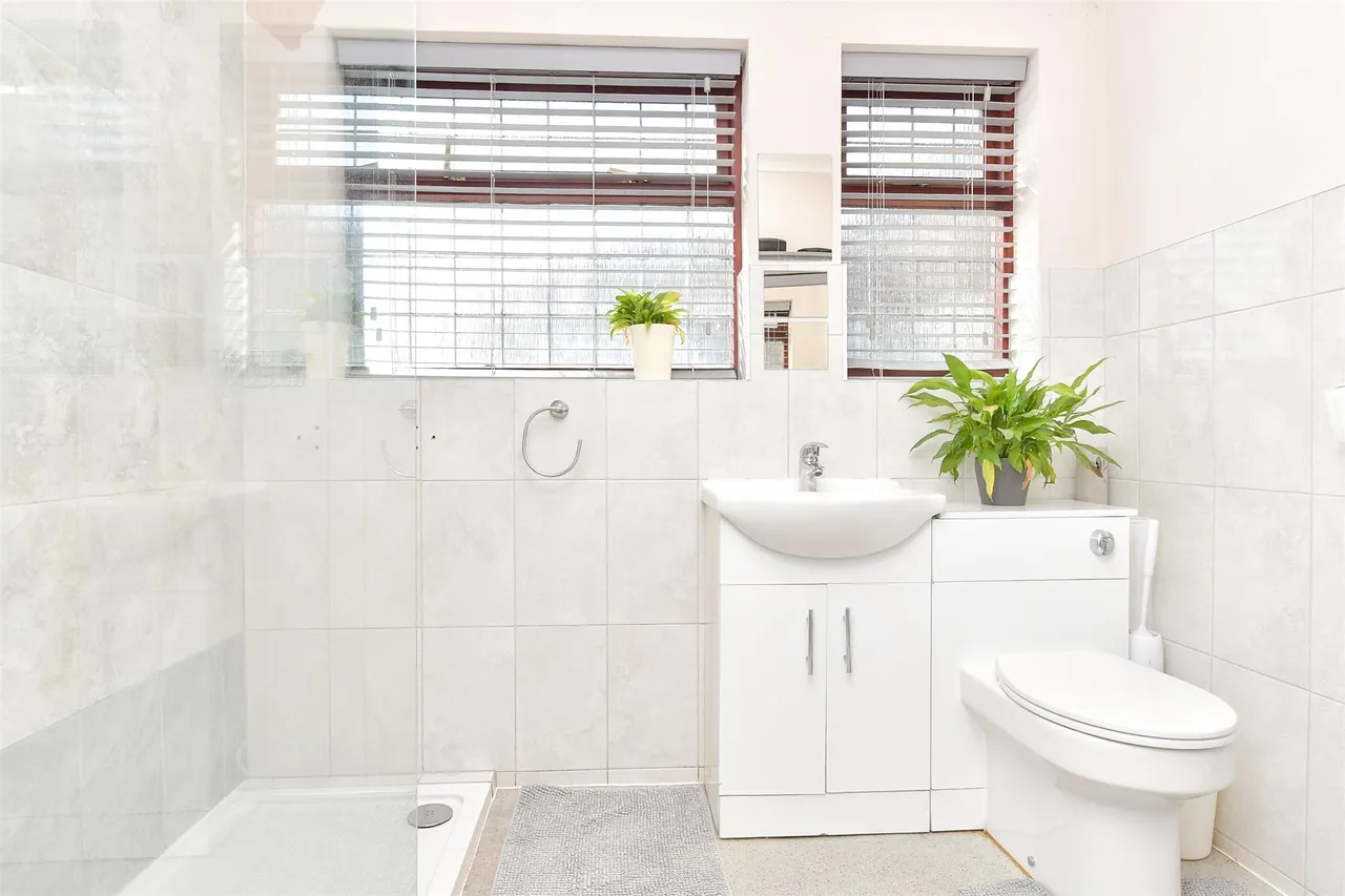 St. Francis Road, Harvel, DA13, photo 11