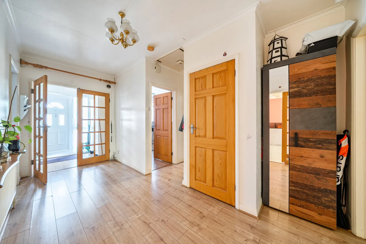 Elgin Drive, Northwood, HA6, photo 19