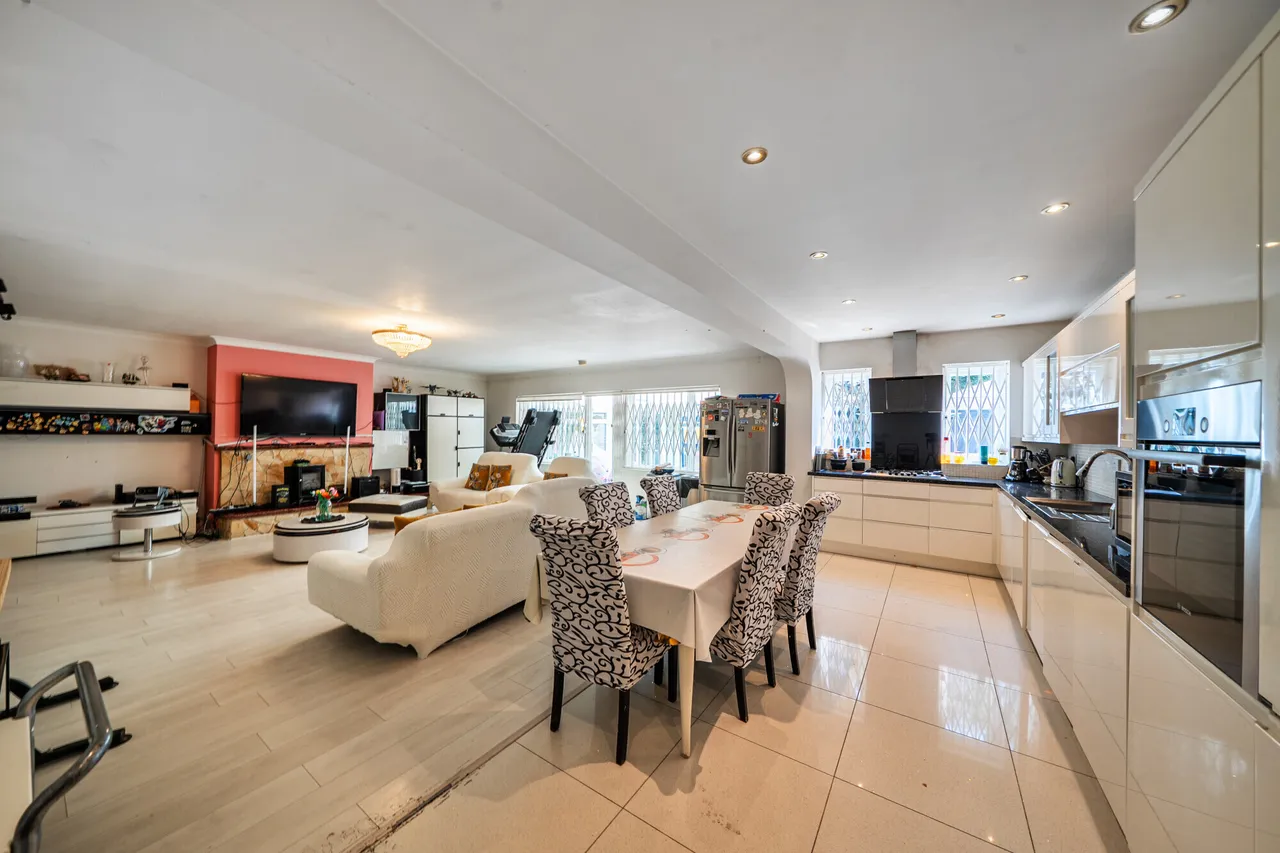 Elgin Drive, Northwood, HA6, photo 3