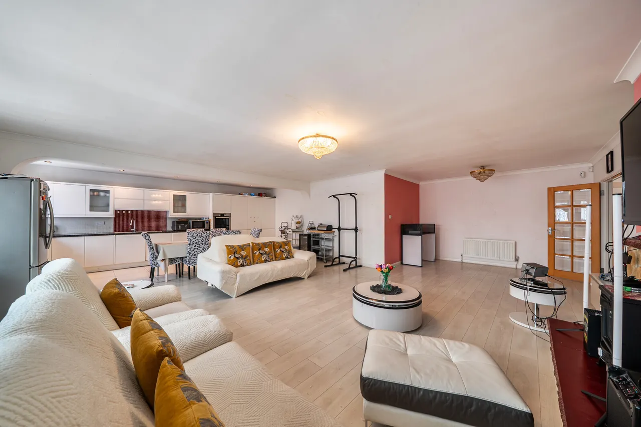 Elgin Drive, Northwood, HA6, photo 2