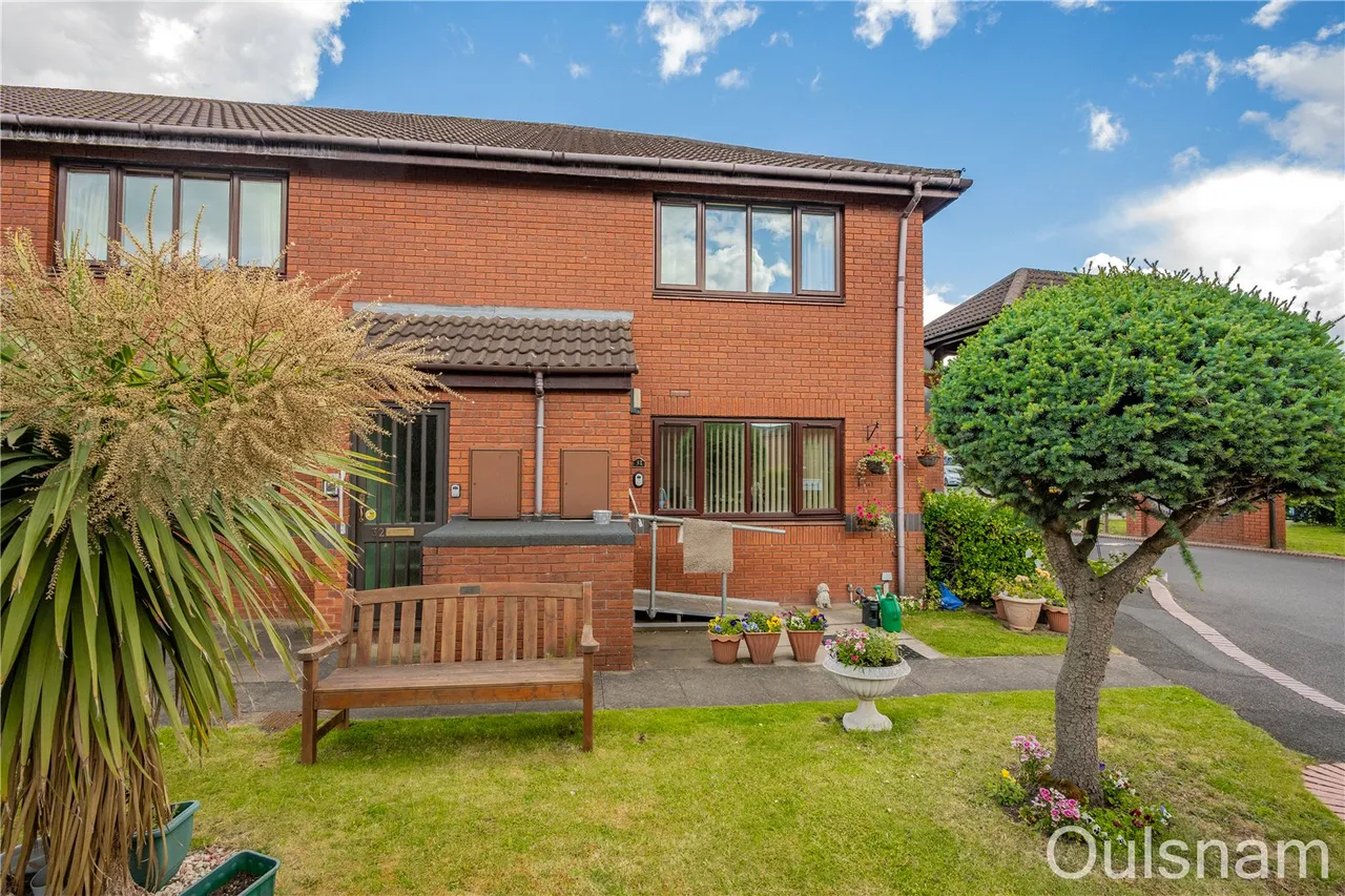 2 bed flat for sale — Housman Park, Bromsgrove, Worcestershire, B60 1AZ